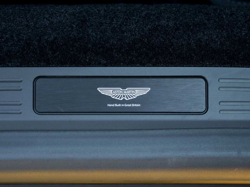 Aston Martin V8 Vantage 2024