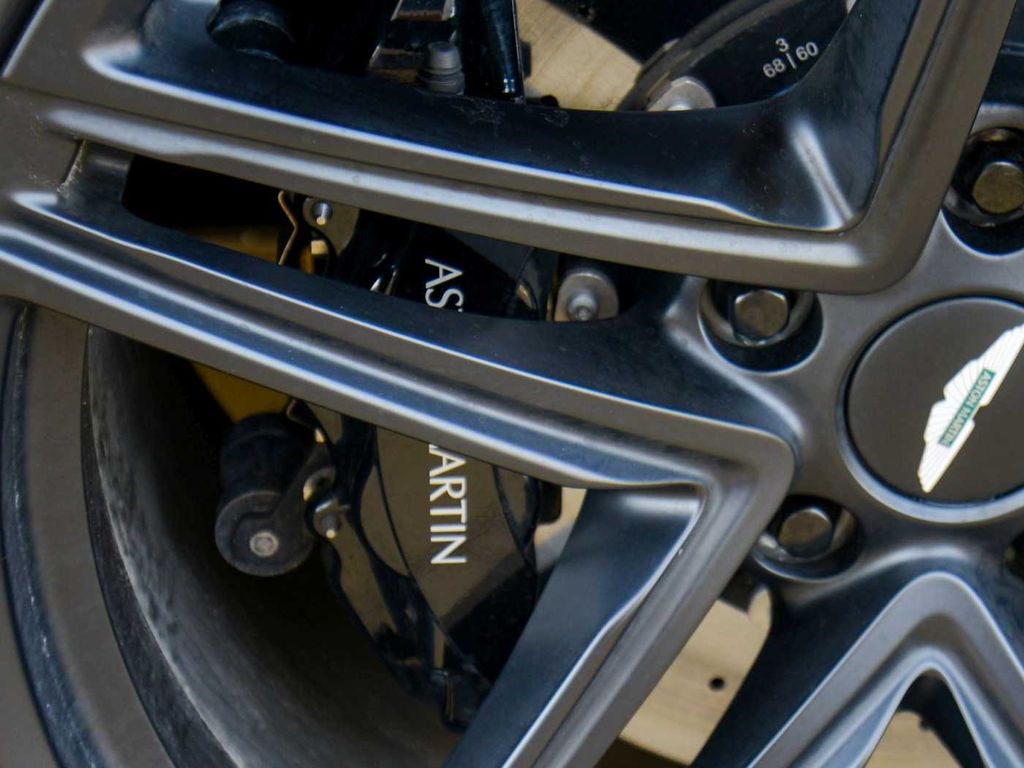 Aston Martin V8 Vantage 2024