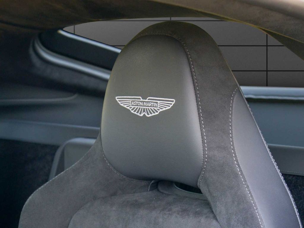 Aston Martin V8 Vantage 2024