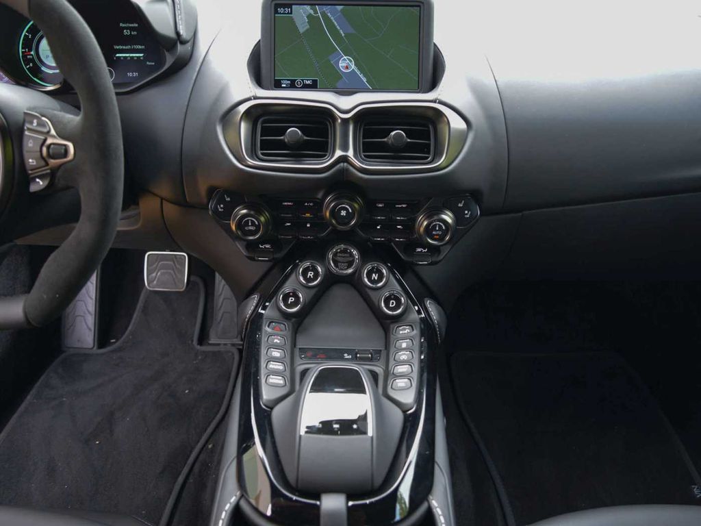 Aston Martin V8 Vantage 2024