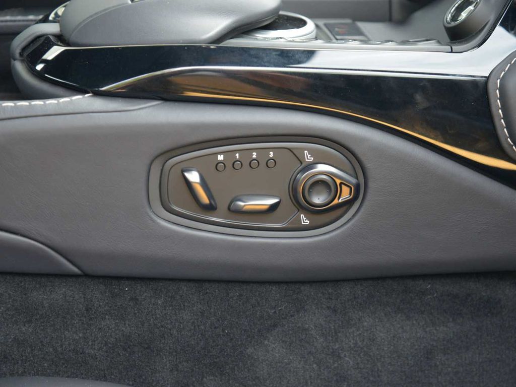 Aston Martin V8 Vantage 2024