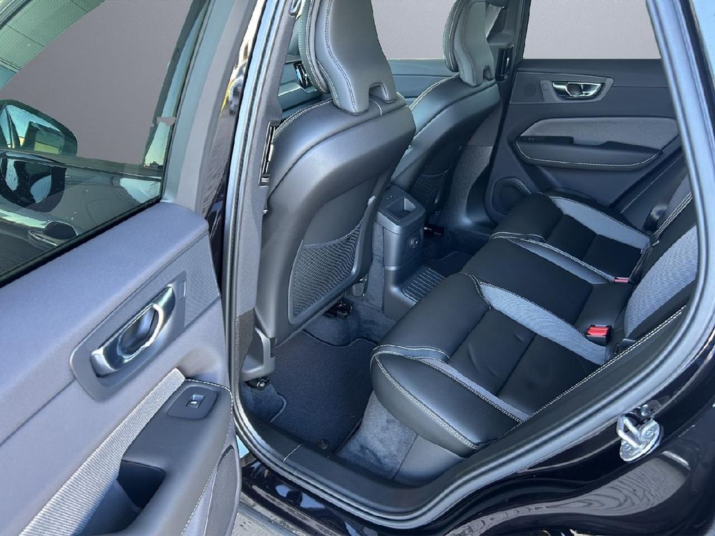 Volvo XC60 2025