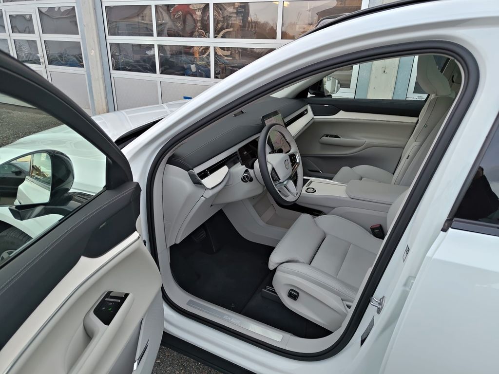 Volvo EX90 2025