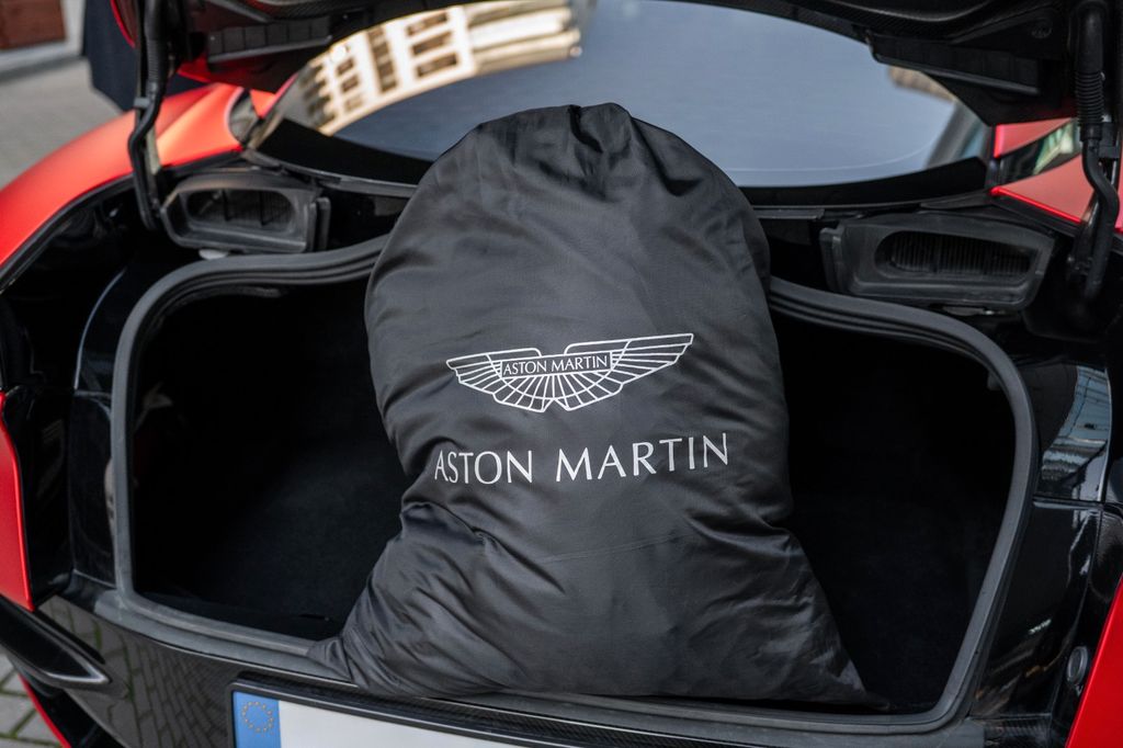 Aston Martin DBS 2023