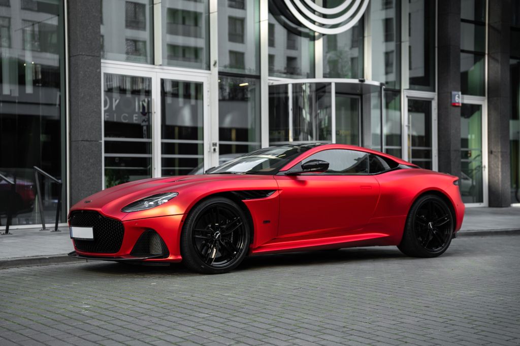 Aston Martin DBS 2023