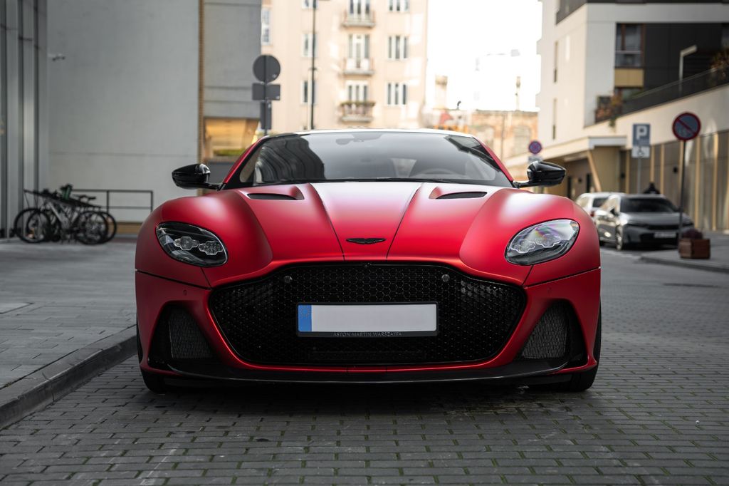 Aston Martin DBS 2023