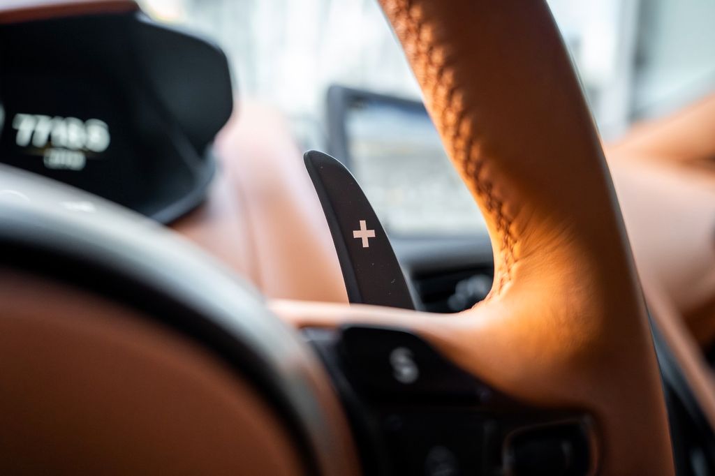 Aston Martin DBS 2023