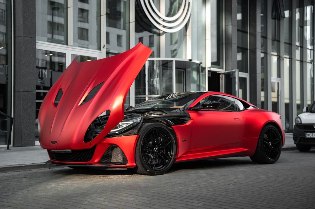 Aston Martin DBS 2023