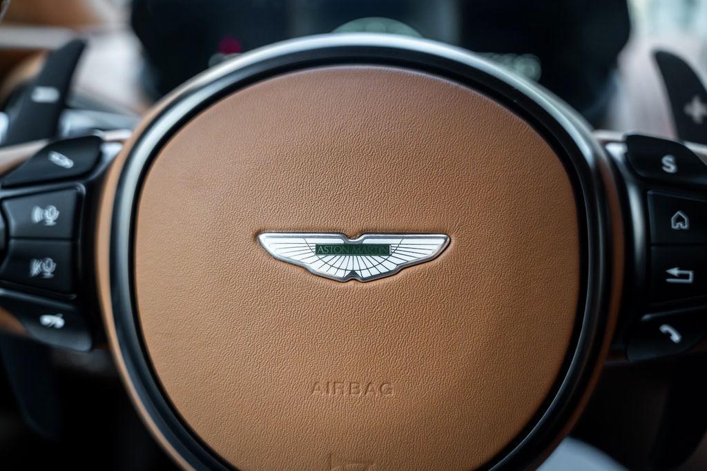 Aston Martin DBS 2023