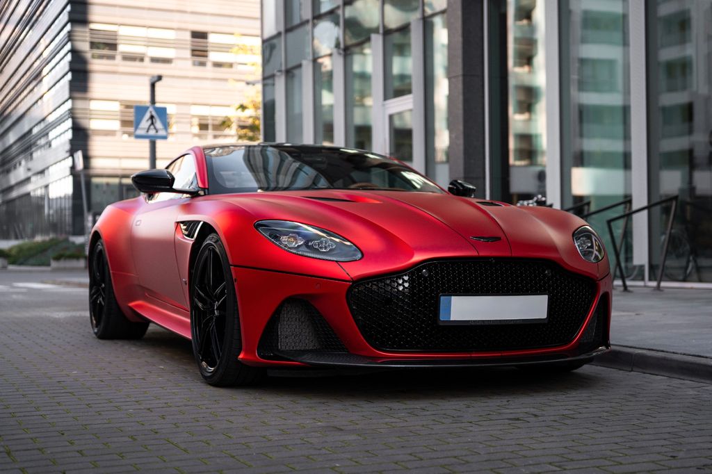 Aston Martin DBS 2023