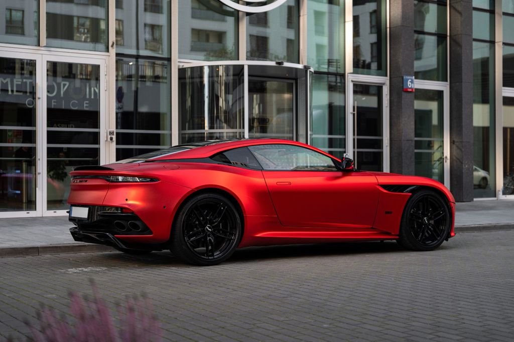 Aston Martin DBS 2023