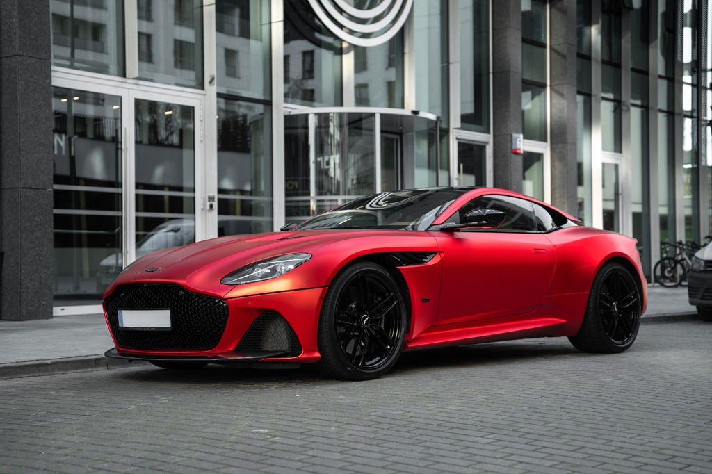 Aston Martin DBS 2023