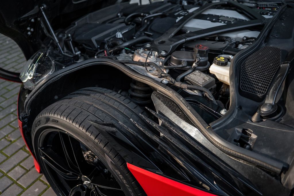 Aston Martin DBS 2023