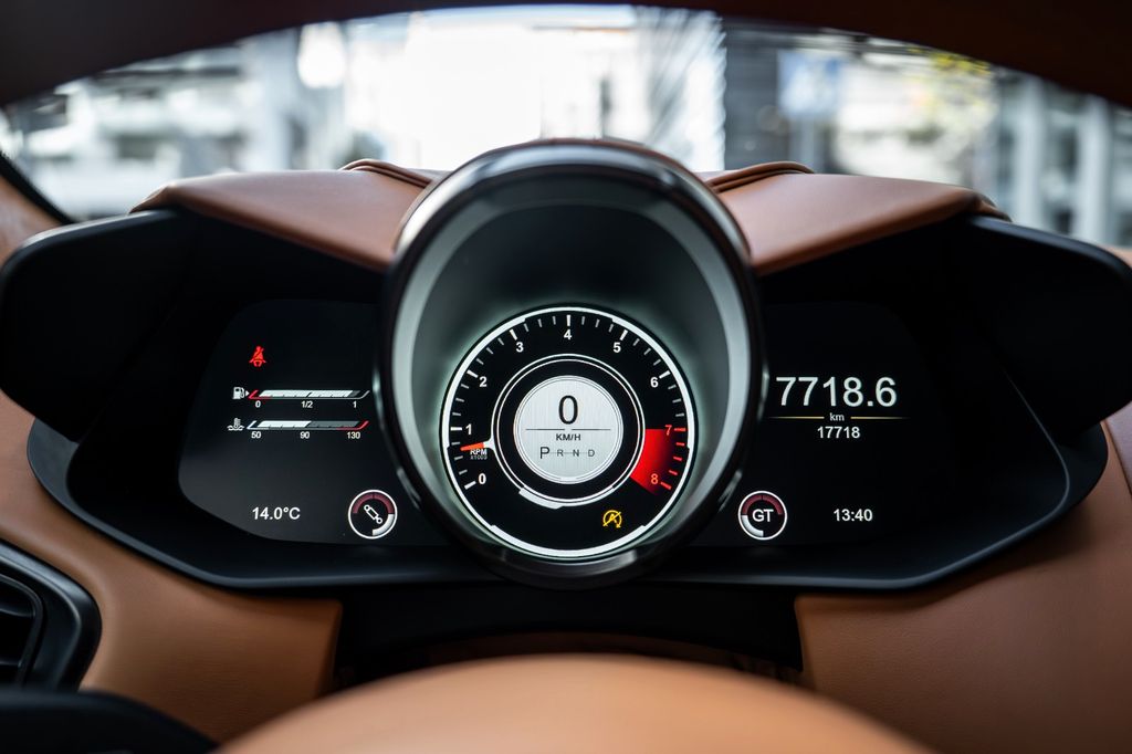 Aston Martin DBS 2023