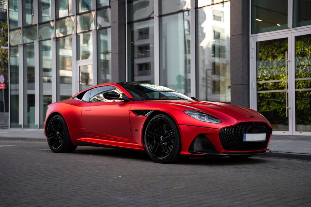 Aston Martin DBS 2023
