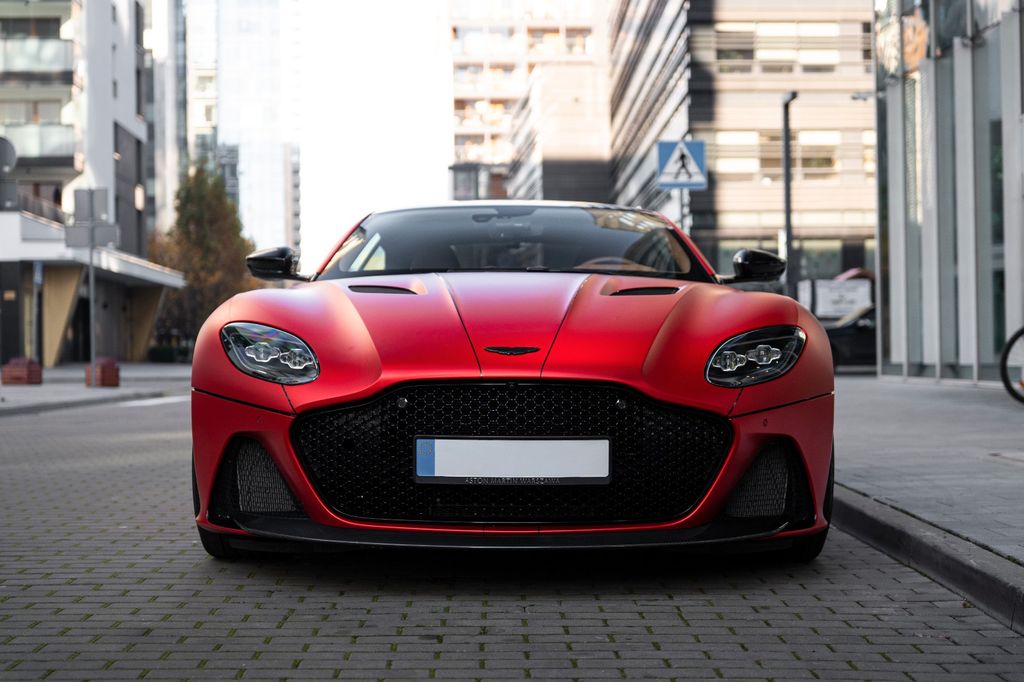 Aston Martin DBS 2023