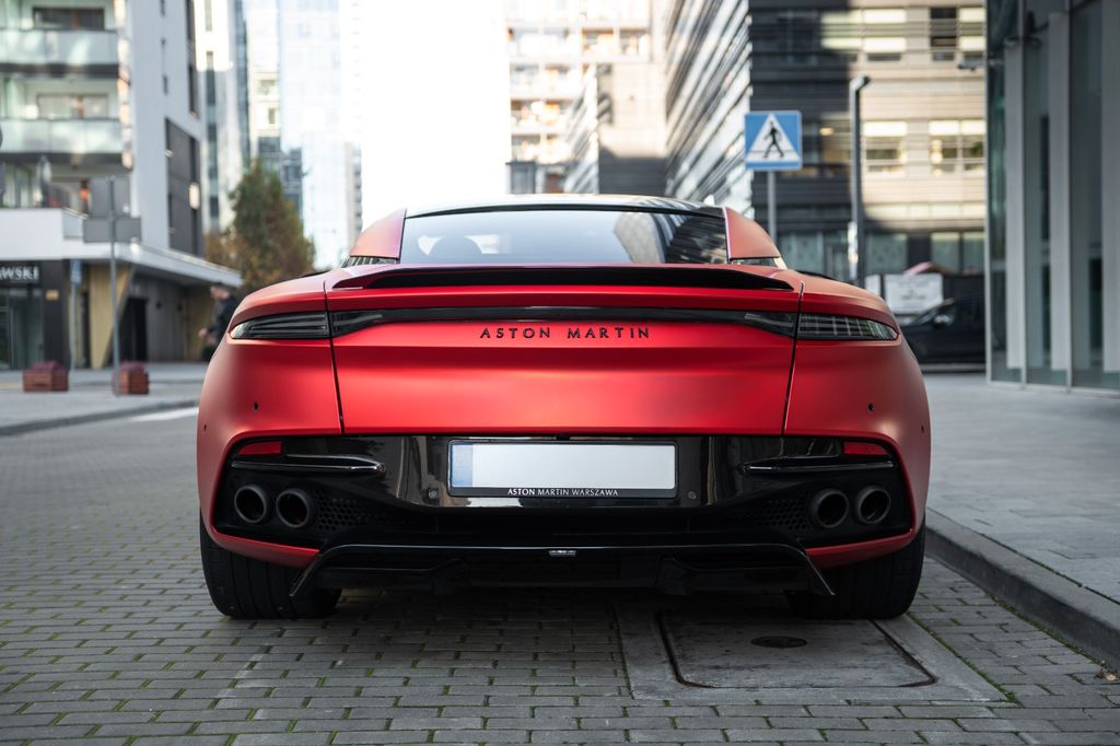 Aston Martin DBS 2023