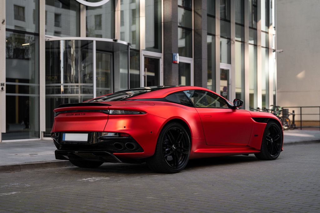 Aston Martin DBS 2023