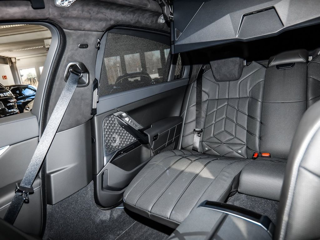BMW i7 2025