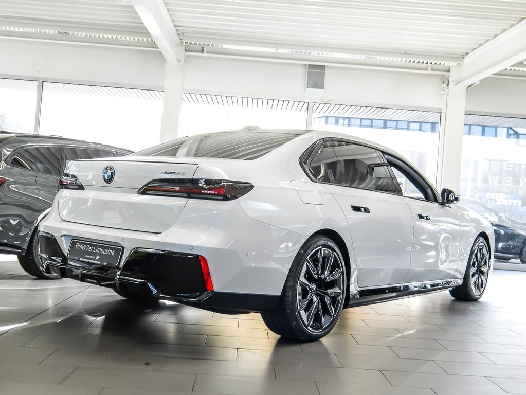 BMW i7 2025