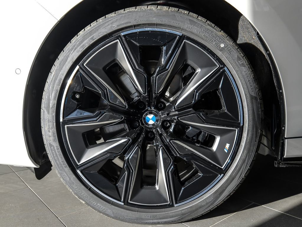 BMW i7 2025