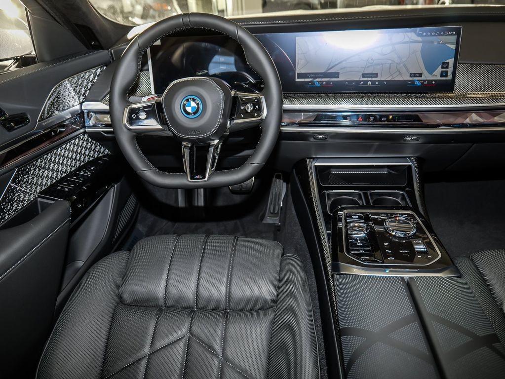 BMW i7 2025
