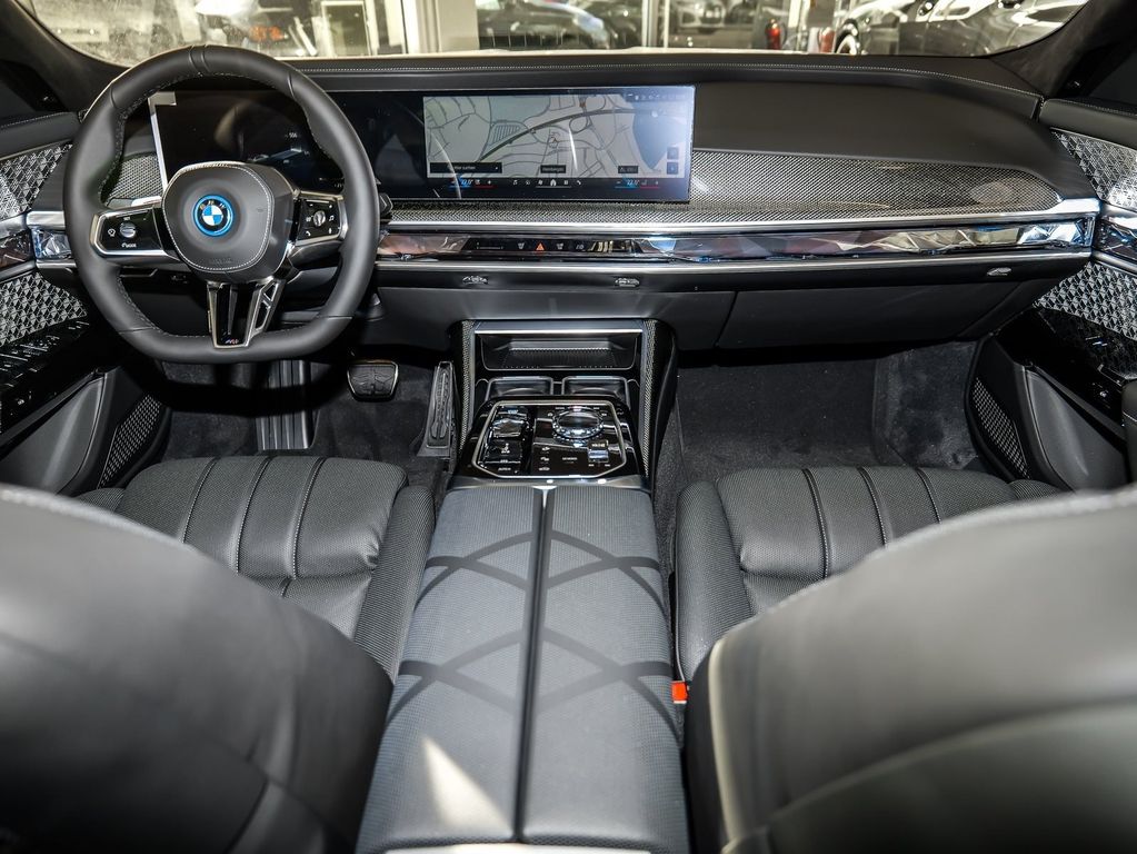 BMW i7 2025