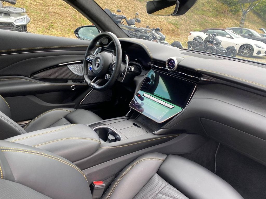 Maserati GranCabrio 2024