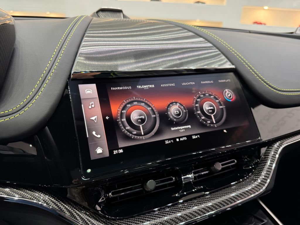 Aston Martin DBX 2025