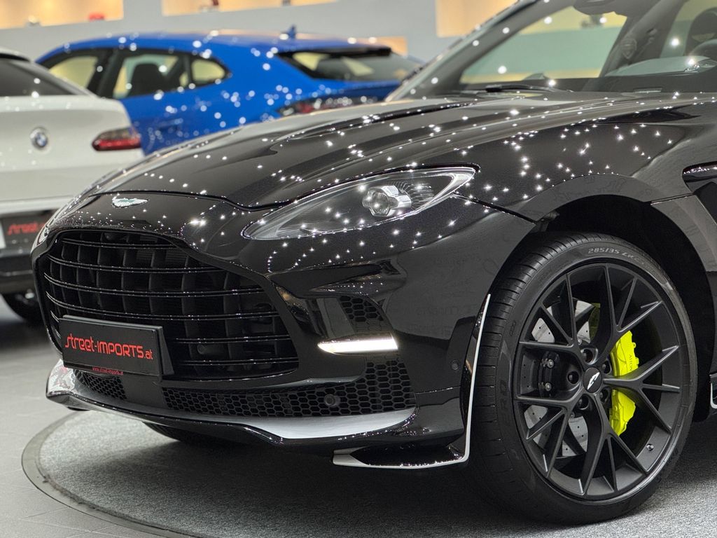 Aston Martin DBX 2025
