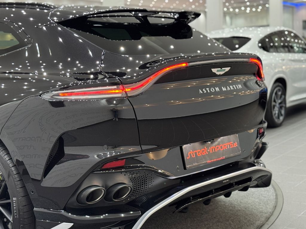 Aston Martin DBX 2025