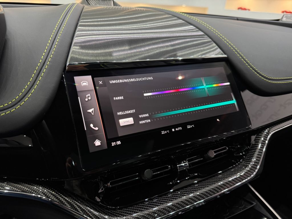 Aston Martin DBX 2025