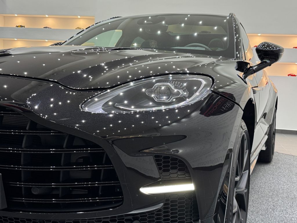 Aston Martin DBX 2025