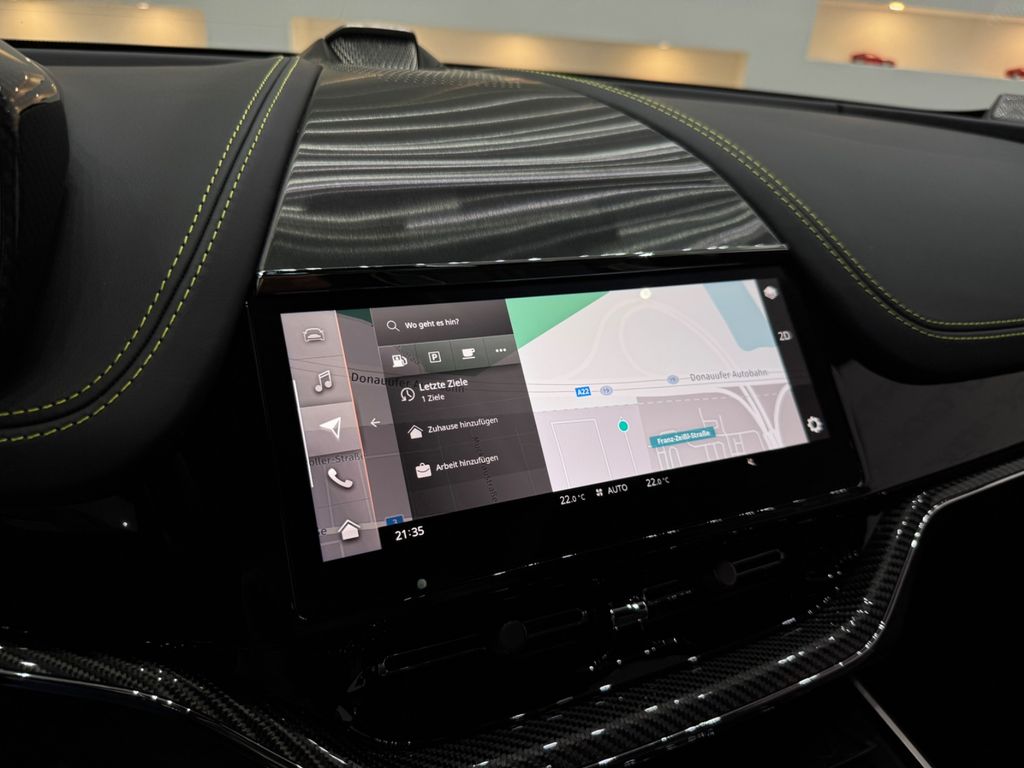 Aston Martin DBX 2025