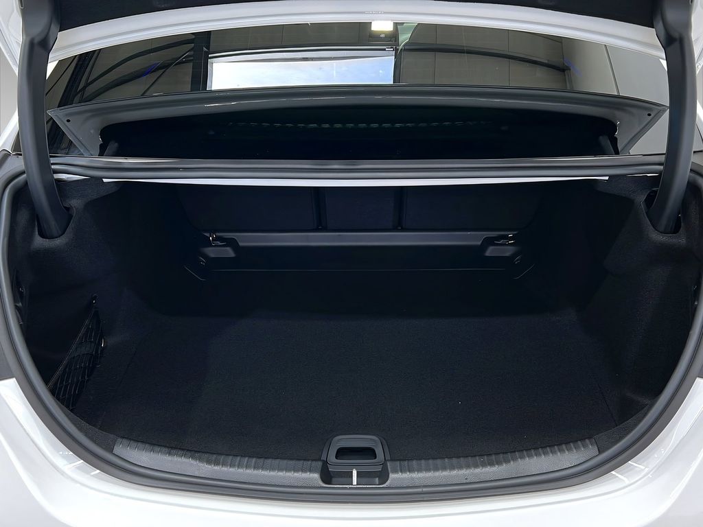 Mercedes-Benz C 200 2025