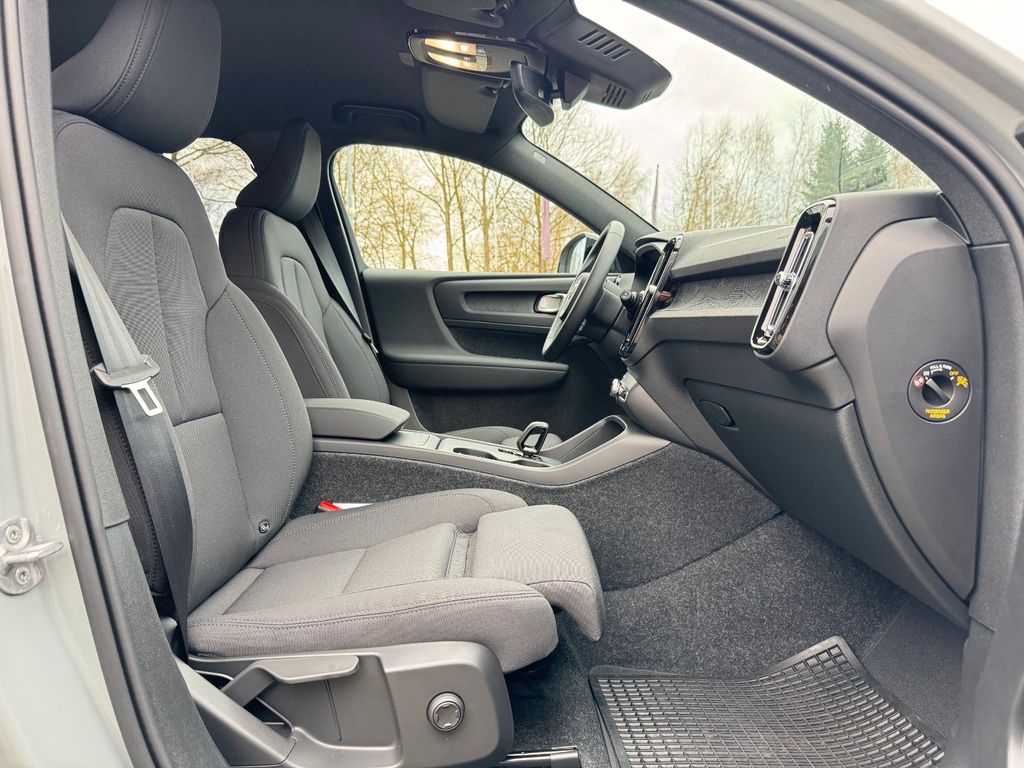 Volvo EX40 2025