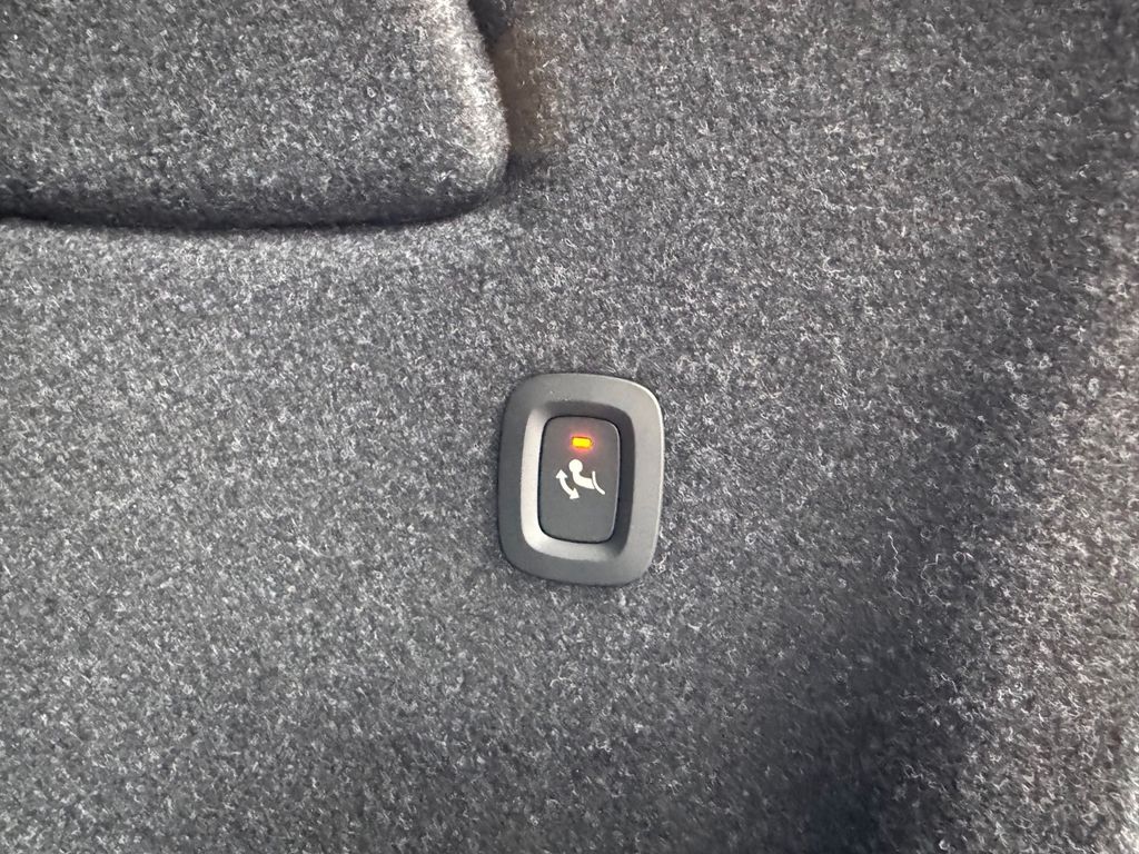 Volvo EX40 2025