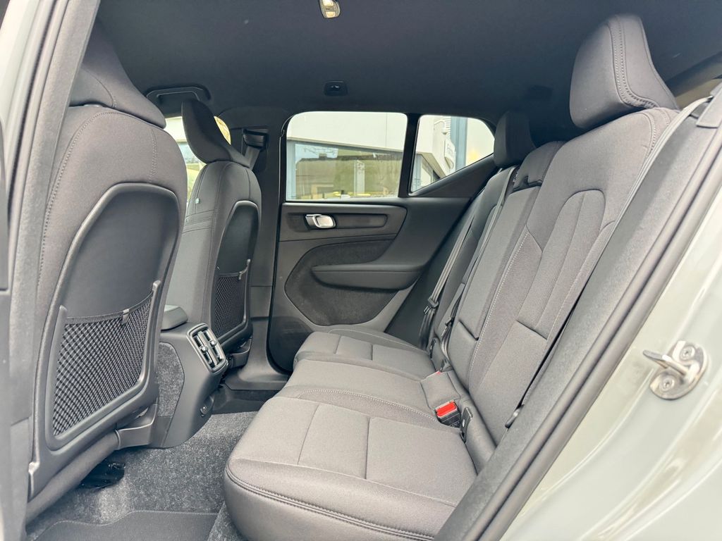 Volvo EX40 2025