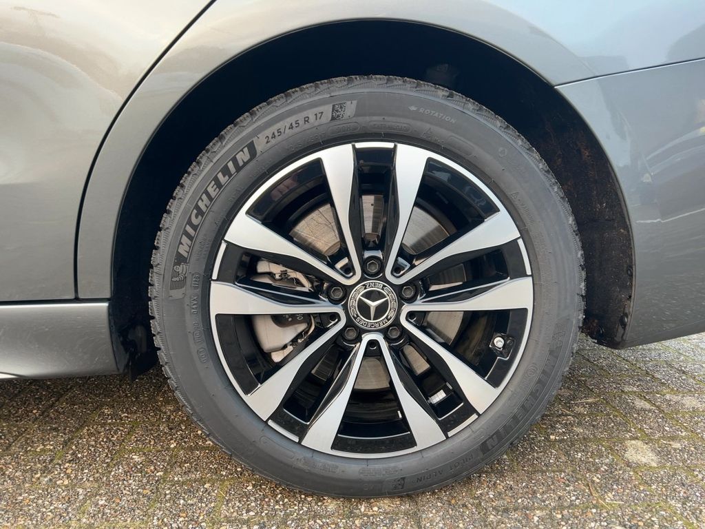 Mercedes-Benz C 300 2025