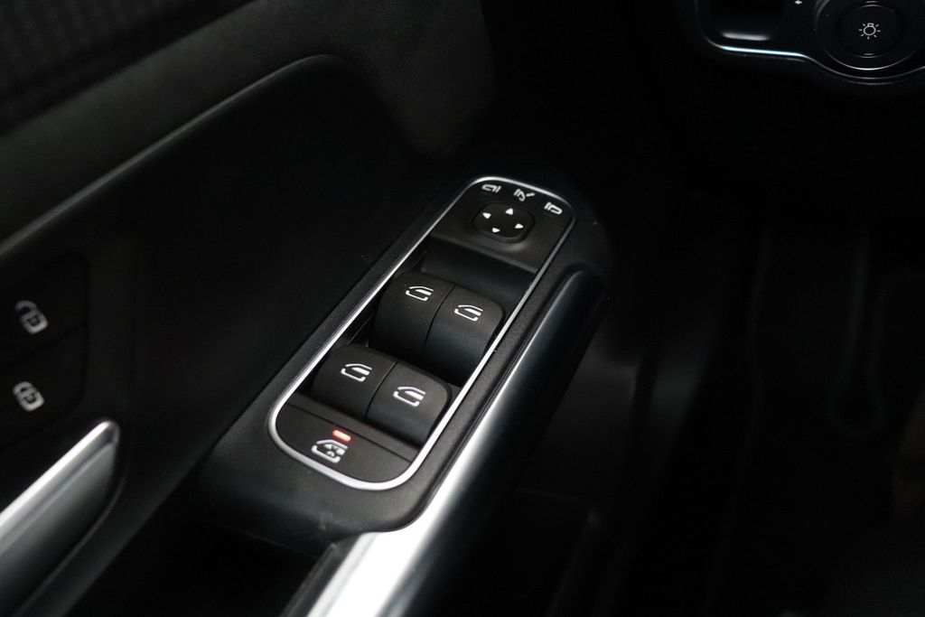 Mercedes-Benz EQA 2021