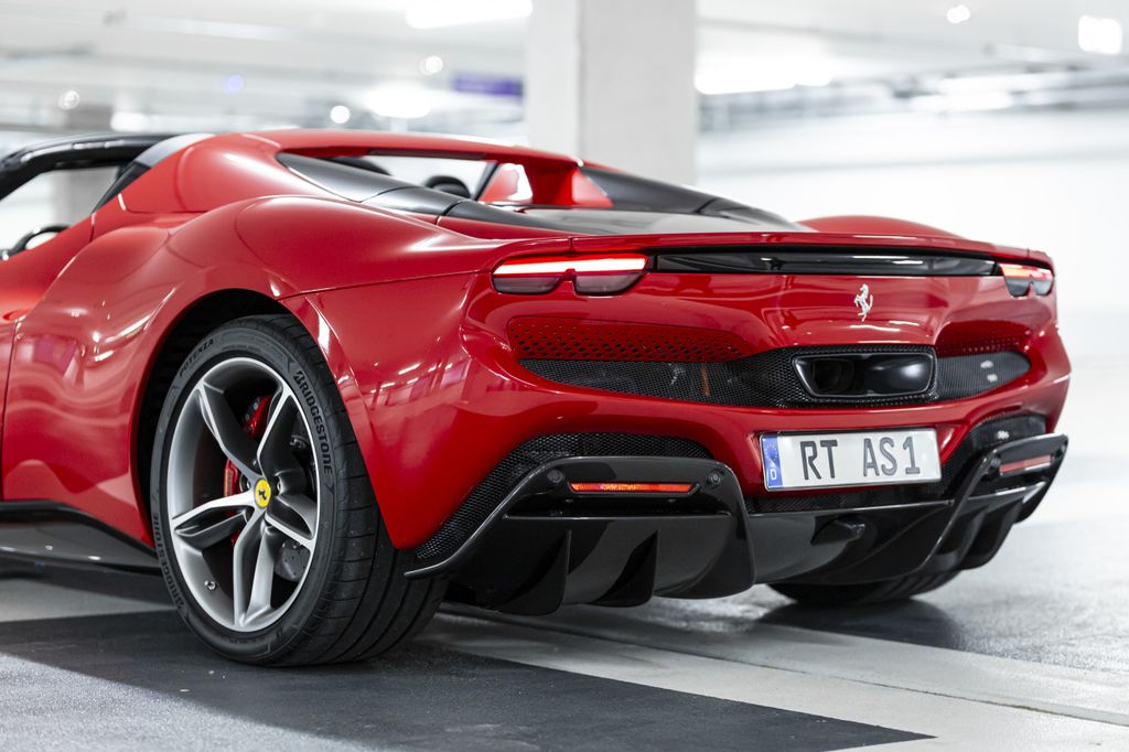 Ferrari 296 GTS 2023
