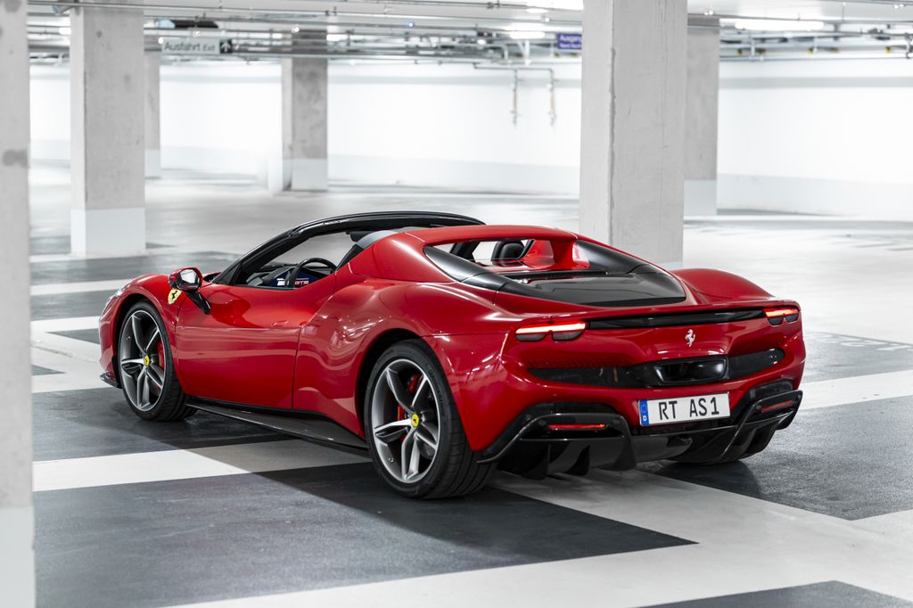 Ferrari 296 GTS 2023