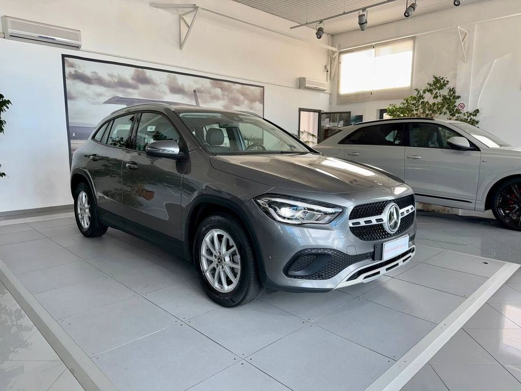 Mercedes-Benz GLA 200 2021