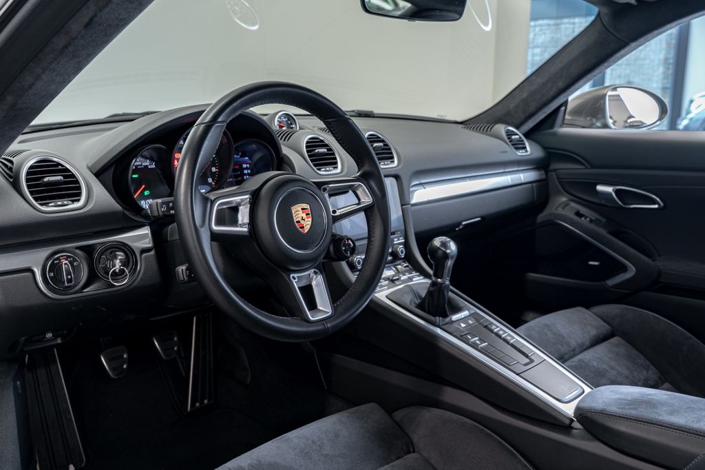 Porsche Cayman 2020