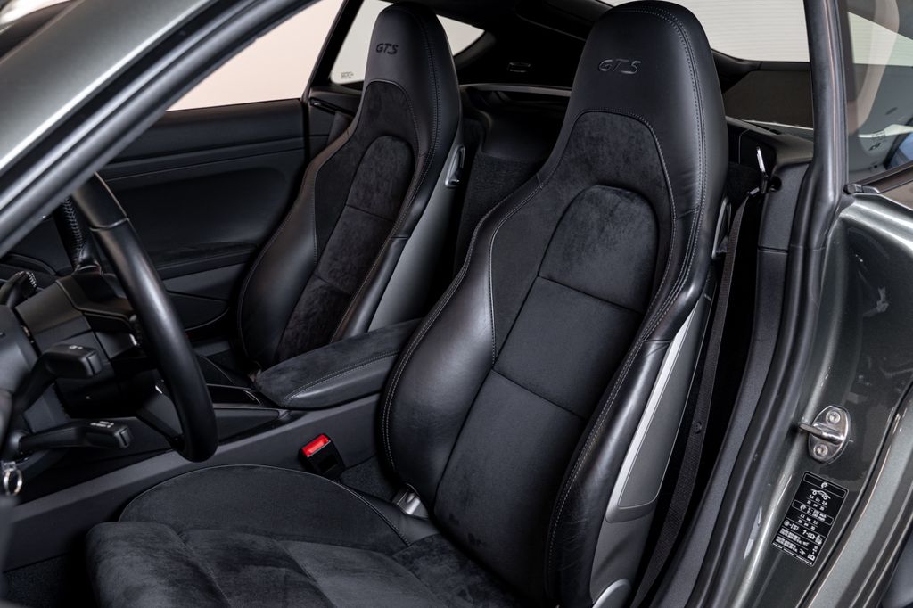 Porsche Cayman 2020
