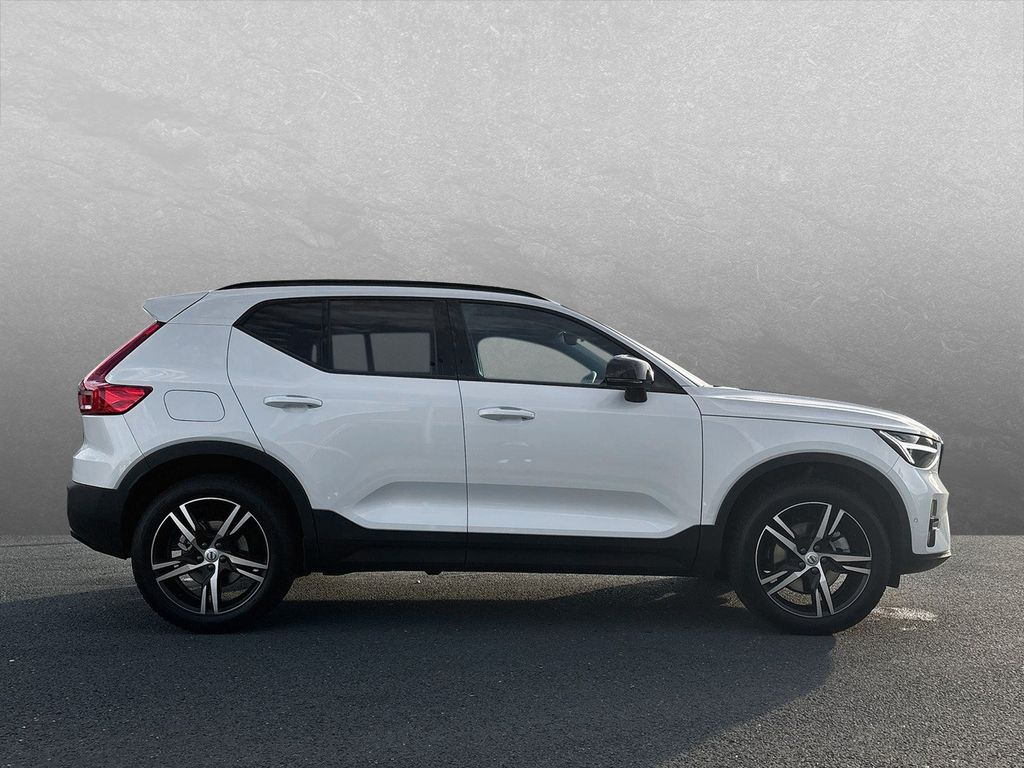 Volvo XC40 2025