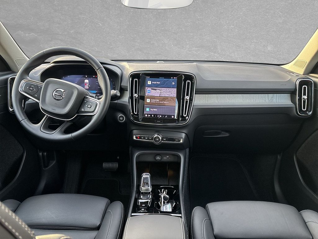 Volvo XC40 2025