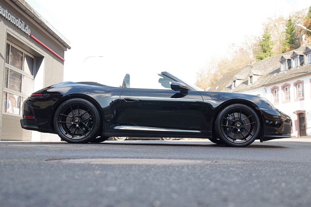 Porsche 992 2025
