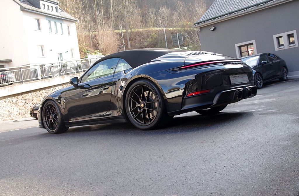Porsche 992 2025