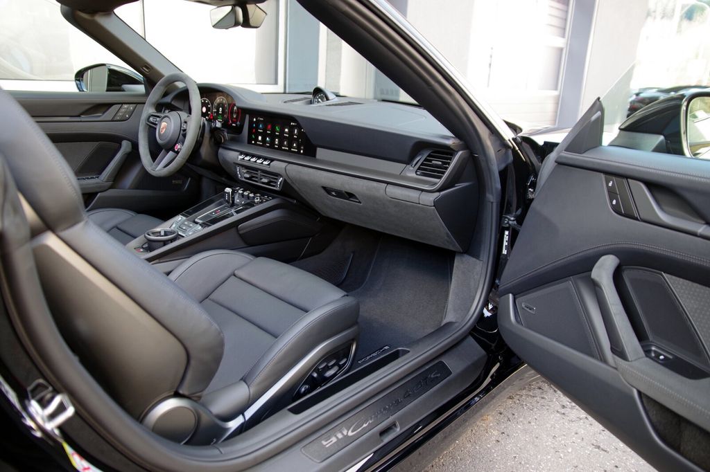 Porsche 992 2025